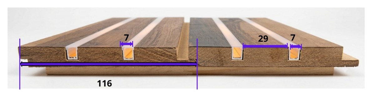 Corte en detalle de un revestimiento con iluminación LED integrada: panel alistonado de madera con perfil de aluminio, difusor y luces LED